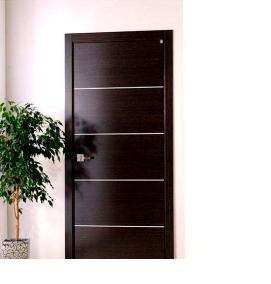 Межкомнатные двери с вертикальным стеклом - модель 4