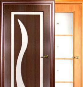 Межкомнатные двери с вертикальным стеклом - модель 2