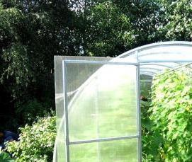 Мини теплица из пластиковых труб - вариант 3