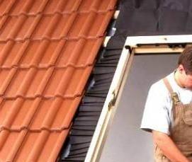 Монтаж мансардного окна в металлочерепицу - модель 1