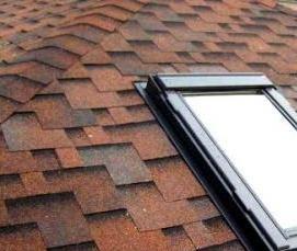 Монтаж мансардного окна в металлочерепицу - модель 3