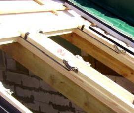 Монтаж мансардного окна в металлочерепицу - модель 2