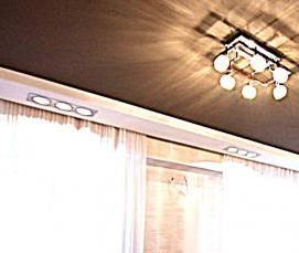 Натяжной потолок белый с коричневым - тип 2