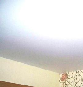 Натяжной потолок без плинтуса - модель 3