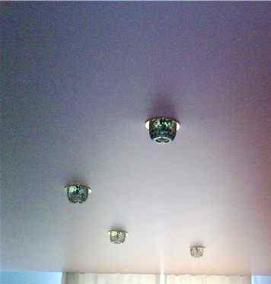 Натяжные потолки алые - вариант 2