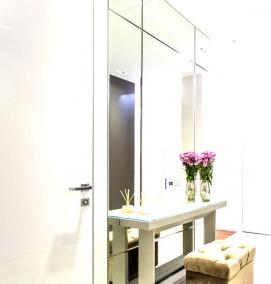 Навесное зеркало с полками в прихожую - вариант 4