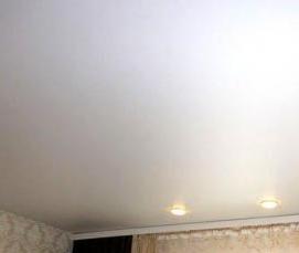 Одноуровневый натяжной потолок - вариант 3