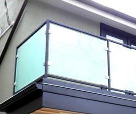 Ограждения из оргстекла для лестниц - модель 4