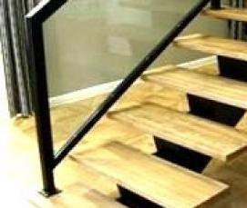 Отделка балкона лестницей - вариант 2