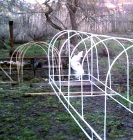 Парник из спанбонда с дугами - вариант 3