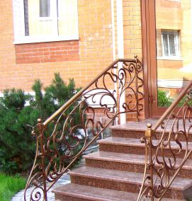 Перила для крыльца в деревянном доме - модель 1