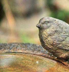 Поилка для птиц из бетона - тип 1