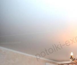 Потолок натяжной белый с бабочками - модель 1