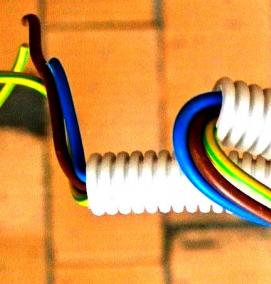 Прокладка кабеля в гофре - вариант 4