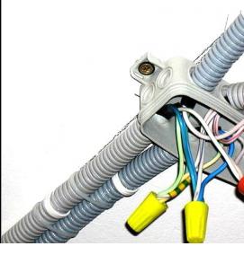 Прокладка кабеля в гофре - вариант 3