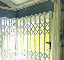 раздвижные решетки на окна на даче - вариант 2