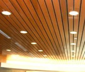 реечный потолок из дерева - тип 4