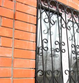 решетки на окна из полосы - модель 2