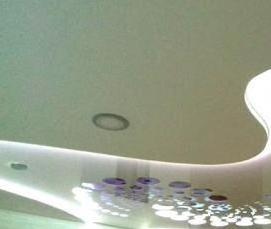 резной натяжной потолок с подсветкой - модель 3