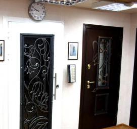 тамбурные металлические двери со стеклом - модель 3