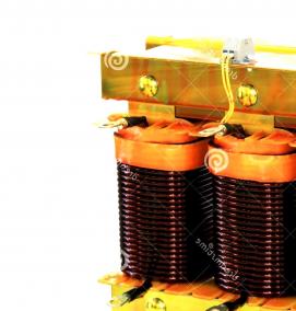 трехфазный трансформатор напряжения - модель 1