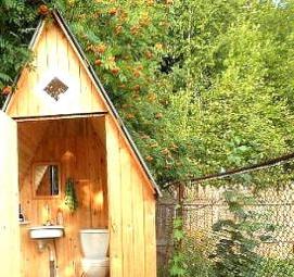 туалет на дачу с умывальником - модель 4