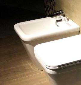 туалетная кабина с унитазом и бачком - вариант 1