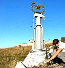 уборка территории памятника - вариант 3