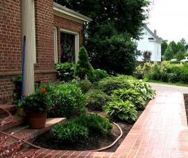 укладка тротуарной плитки на даче - вариант 1