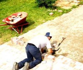 укладка тротуарной плитки зимой - модель 1