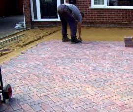 уложить тротуарную плитку дворе частного дома - тип 2