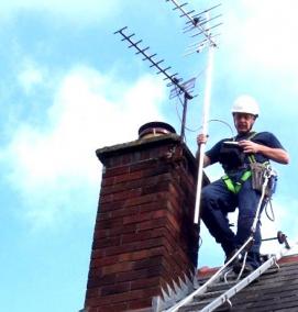 установка антенн на фасаде дома - модель 1