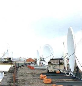 установка антенн на фасаде дома - модель 4