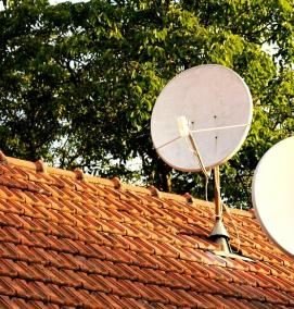 установка антенн на фасаде дома - модель 3