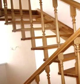 установка балясин на лестницу - модель 1