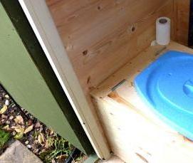 установка дачного унитаза - модель 2