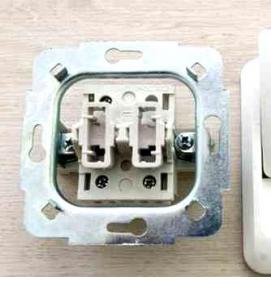 установка двухклавишного выключателя - модель 1