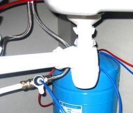 установка фильтра для воды под раковину - вариант 4