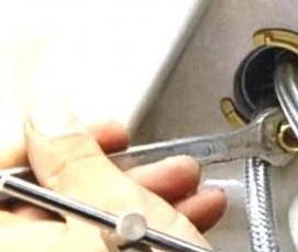 установка гибкой подводки для смесителя - тип 1