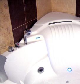 установка гидромассажа в акриловую ванну - тип 4