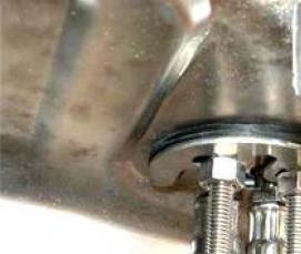 установка крана на раковину на кухне - модель 4