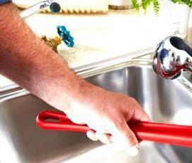 установка крана на раковину на кухне - модель 2