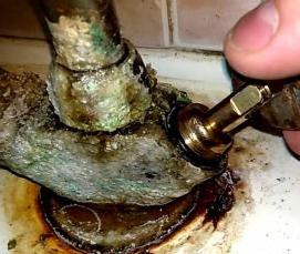 установка кухонного смесителя на мойку - вариант 2