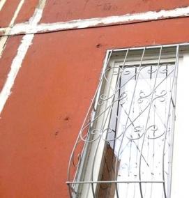 установка металлических решеток на окна - модель 2