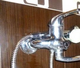 установка настенного смесителя в ванной - тип 4