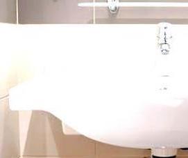 установка навесной раковины в ванной - модель 3