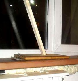 установка подоконника из дерева - тип 2