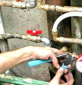 установка счетчика воды на металлические трубы - модель 1