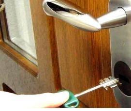 установка врезного замка в дверь - тип 4