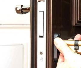 установка замка в деревянную дверь - модель 4